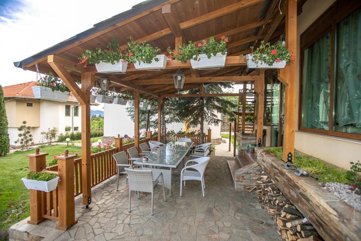 Vila Gardenia Gumoshtnik Luaran gambar